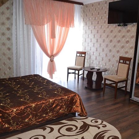 Hotel Fiyesta Starokostyantyniv ภายนอก รูปภาพ