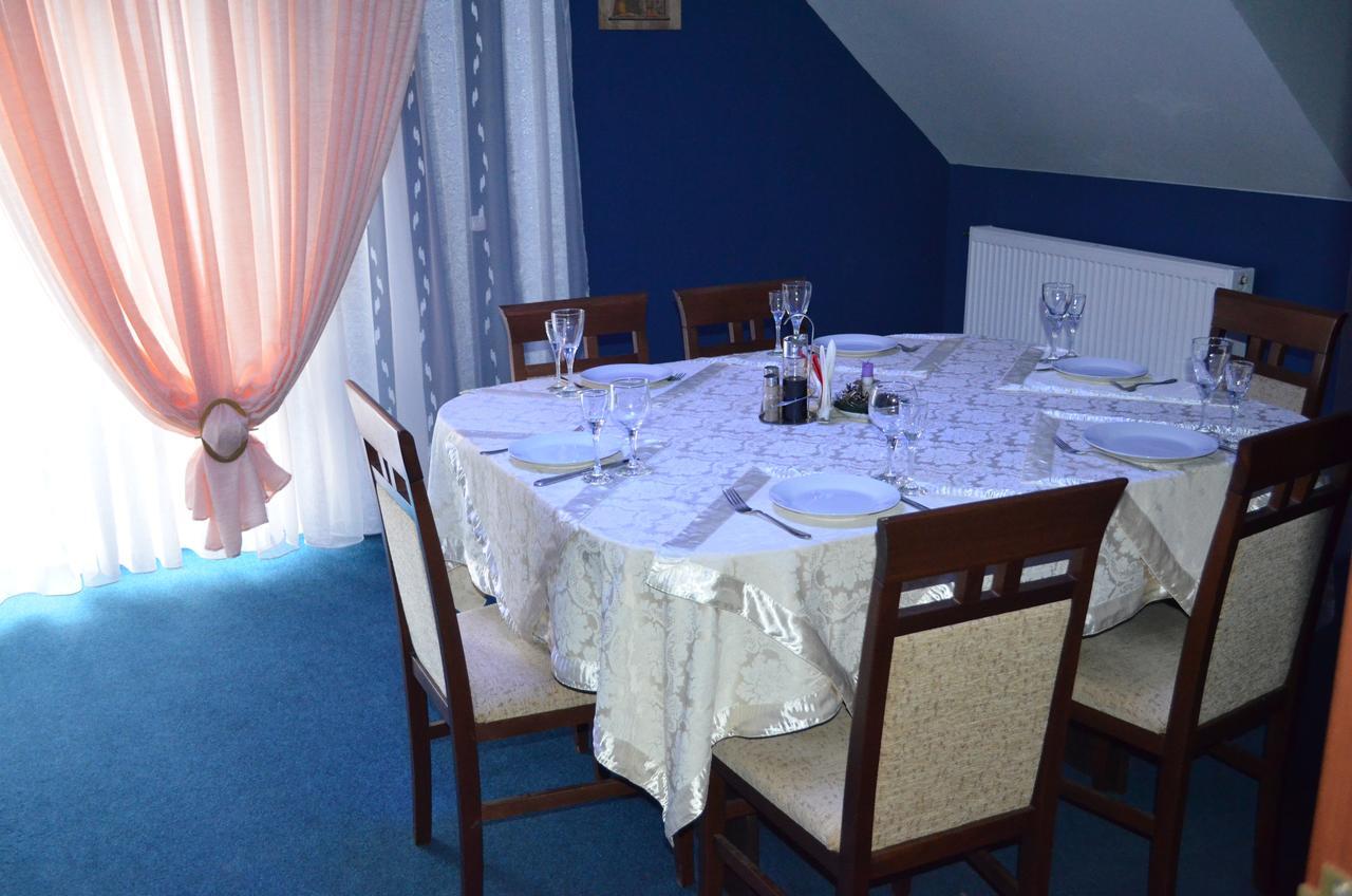 Hotel Fiyesta Starokostyantyniv ภายนอก รูปภาพ