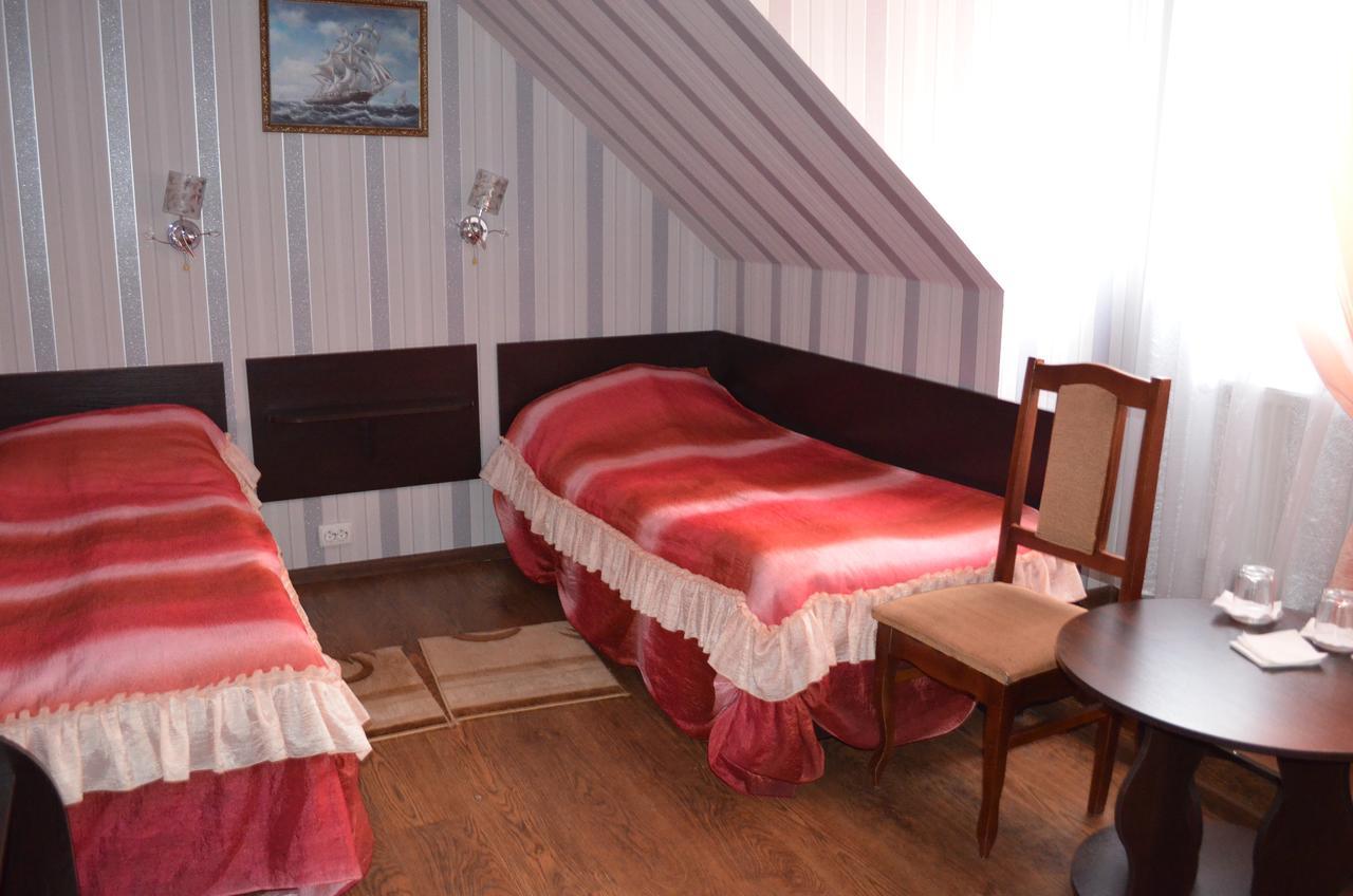 Hotel Fiyesta Starokostyantyniv ภายนอก รูปภาพ