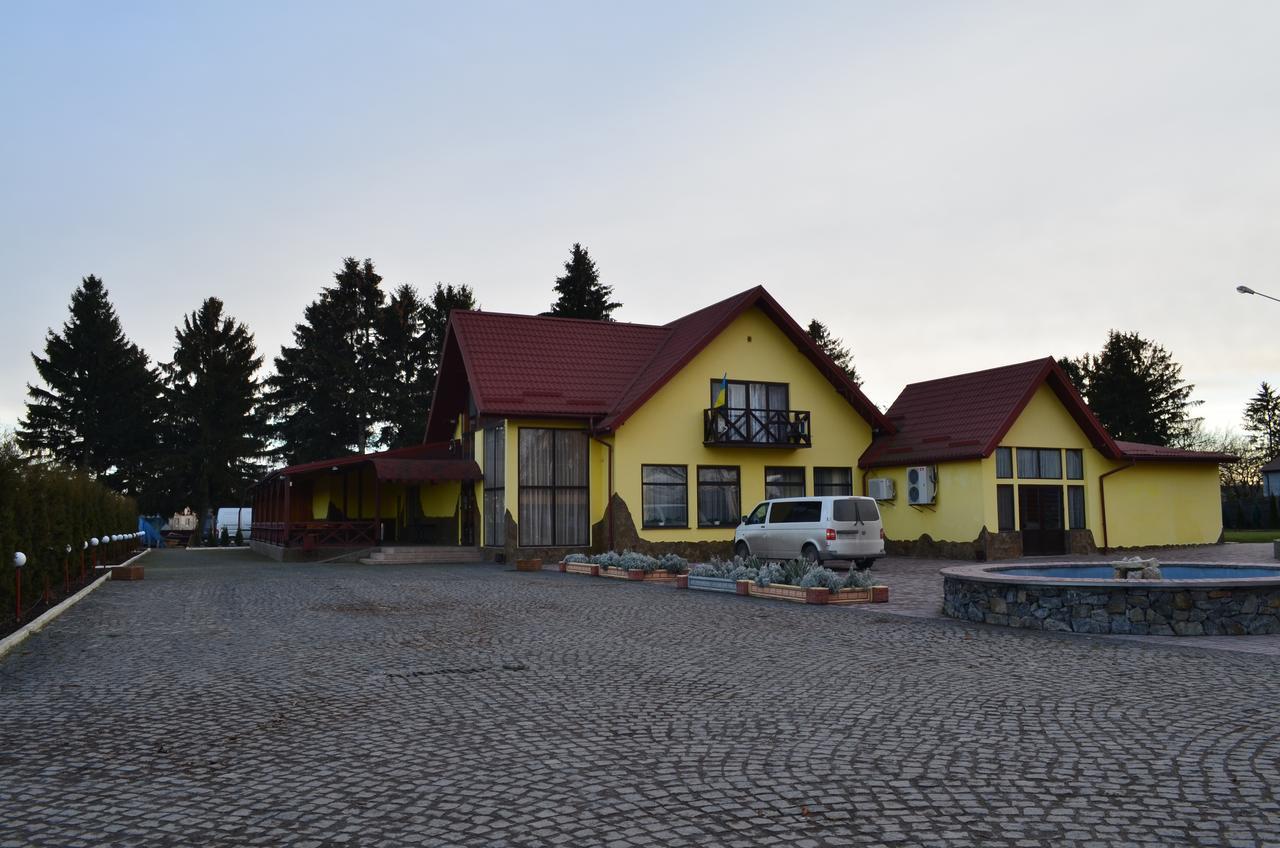 Hotel Fiyesta Starokostyantyniv ภายนอก รูปภาพ