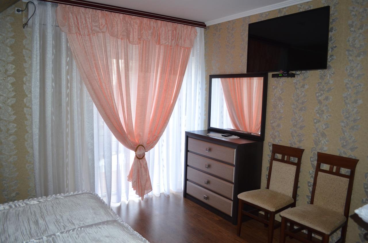 Hotel Fiyesta Starokostyantyniv ภายนอก รูปภาพ