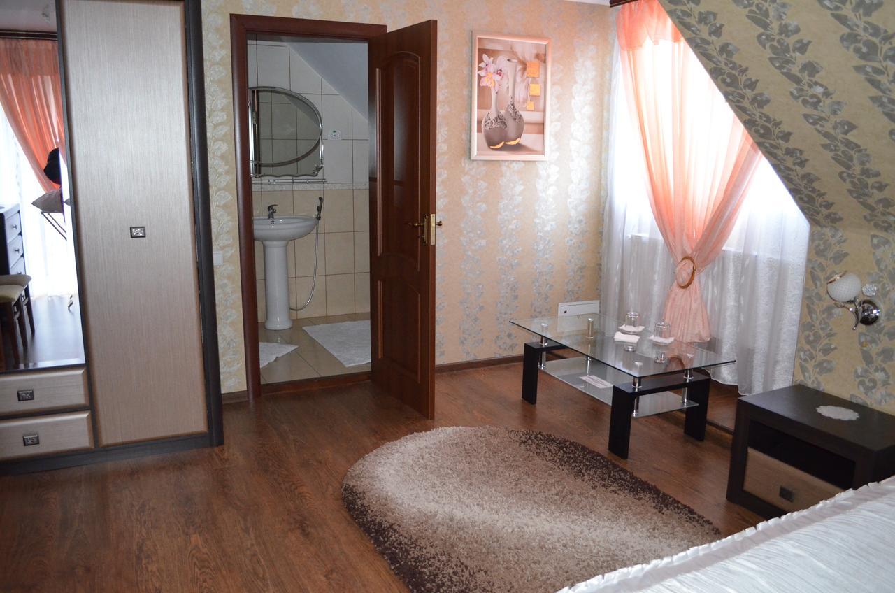 Hotel Fiyesta Starokostyantyniv ภายนอก รูปภาพ