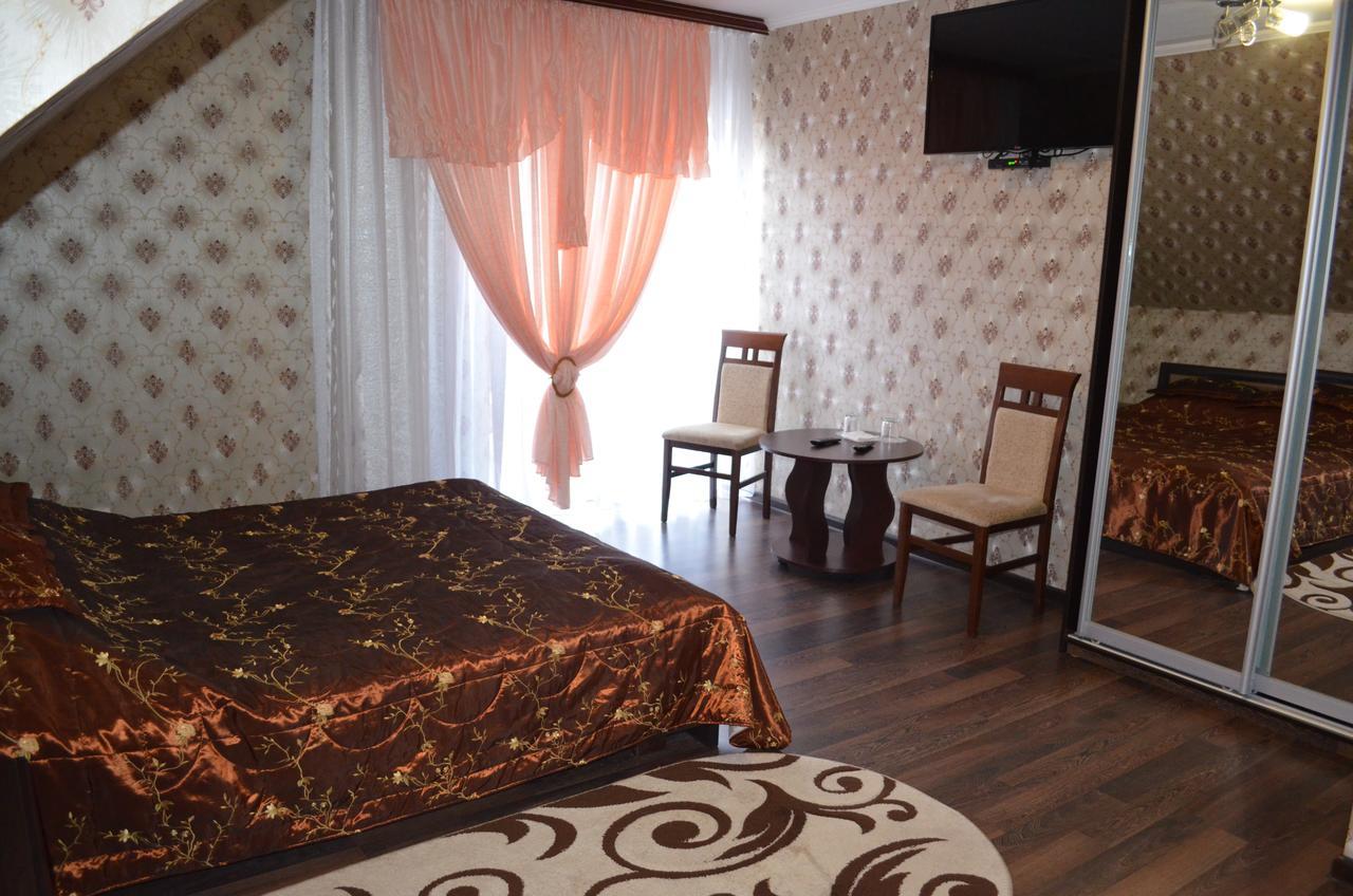 Hotel Fiyesta Starokostyantyniv ภายนอก รูปภาพ