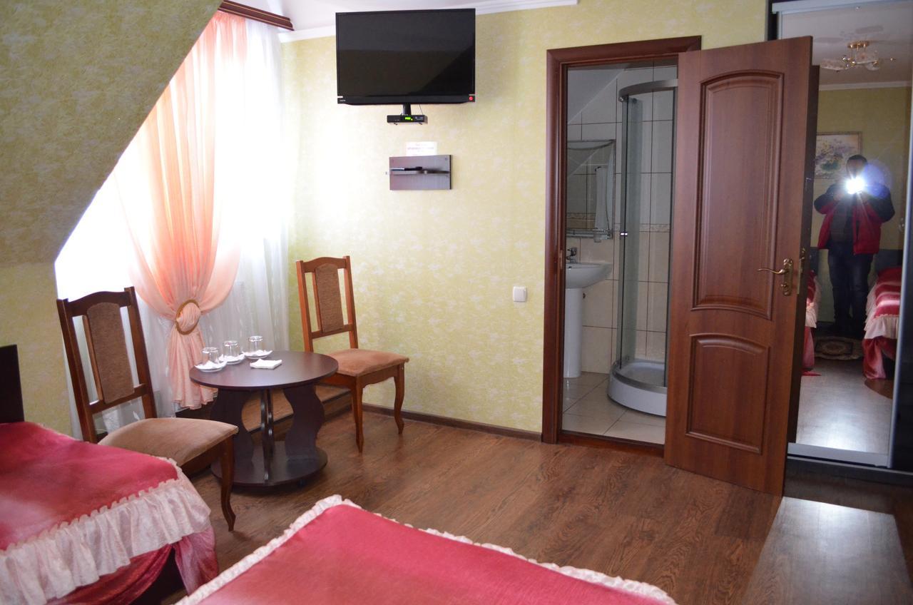 Hotel Fiyesta Starokostyantyniv ภายนอก รูปภาพ
