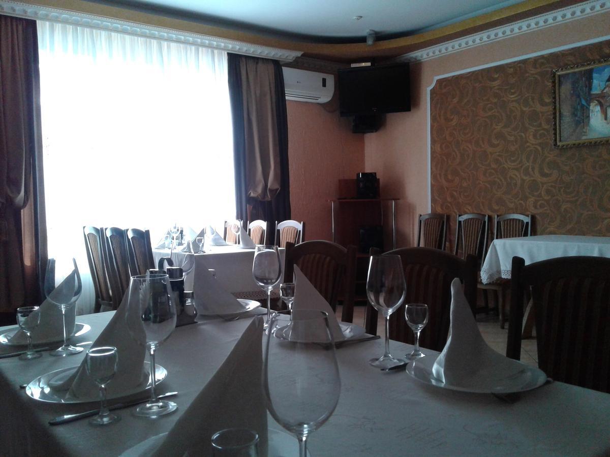 Hotel Fiyesta Starokostyantyniv ภายนอก รูปภาพ